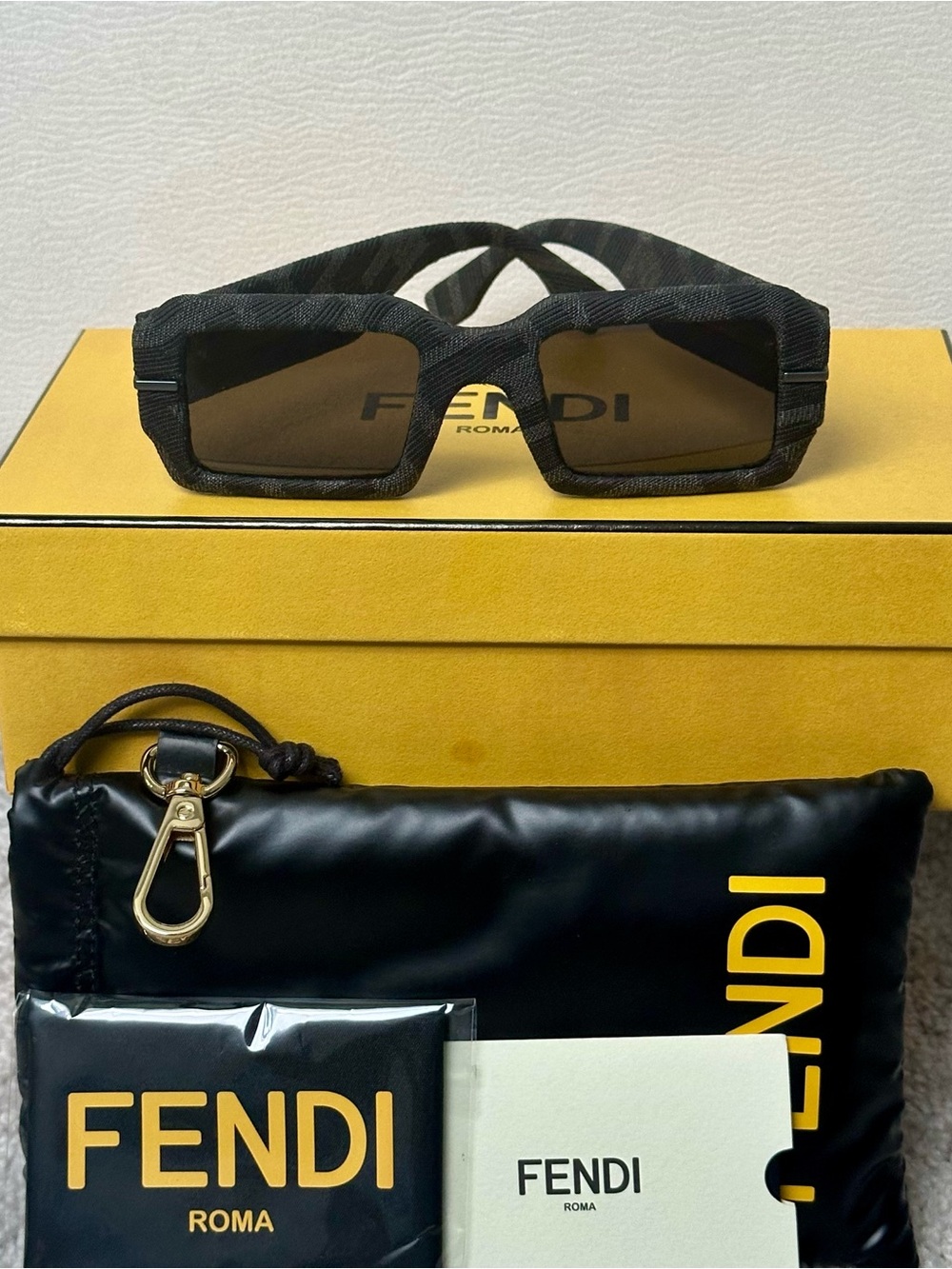 New FENDI FF Monogram Limited Edition Sunglasses FE40074U - Picture 4 of 10
